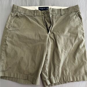 Abercrombie and fitch men’s shorts olive